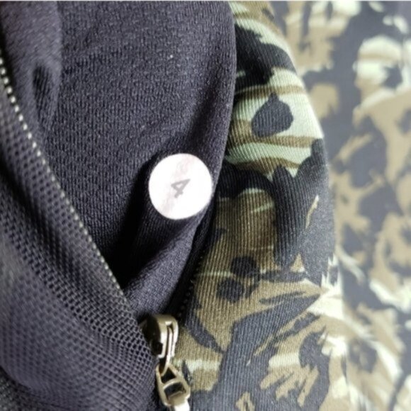 Lululemon Stop At Nothing Crop Desert Olive Camo size 4 - Picture 9 of 16